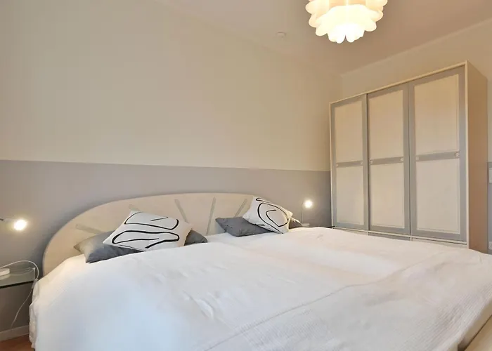 - Strahlender Mond * Dahme (Schleswig-Holstein)